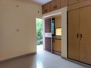 Room in 2 BHK Apartment at Sarita Vihar – for Rent