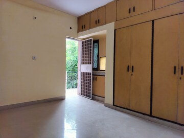 Room in 2 BHK Apartment at Sarita Vihar – for Rent