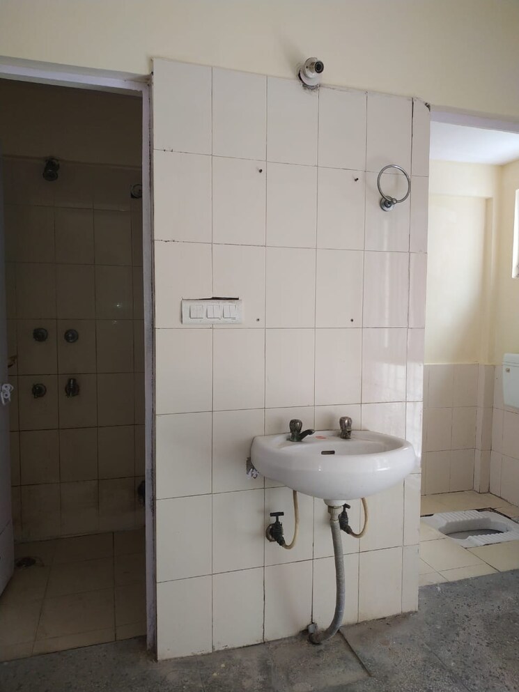 Bathroom, molarband 1 Bedroom 520 Sq.Ft. Apartment In Molarband Delhi 8189887
