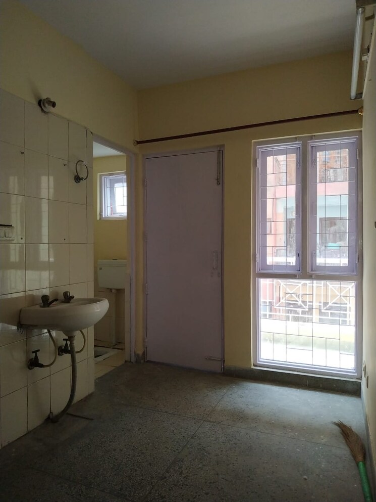 Bathroom, molarband 1 Bedroom 520 Sq.Ft. Apartment In Molarband Delhi 8189887