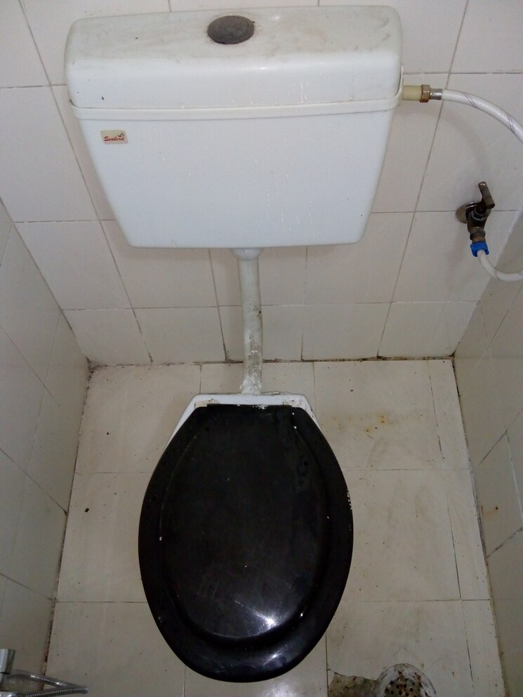 Bathroom, molarband 1 Bedroom 520 Sq.Ft. Apartment In Molarband Delhi 8189887