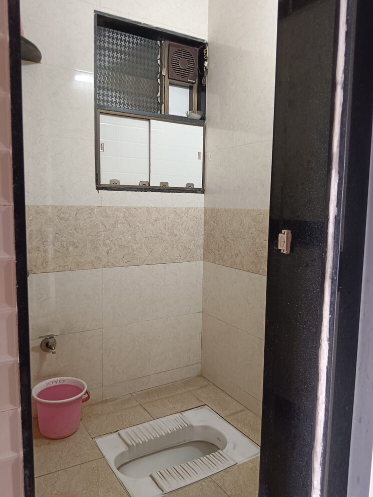 Bathroom, thane west 1 Bedroom 670 Sq.Ft. Apartment In Thane West Thane 8189909