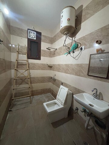 Bathroom in 1 RK Builder Floor at Suncity Township Gurgaon, Sector 54 – for Rent