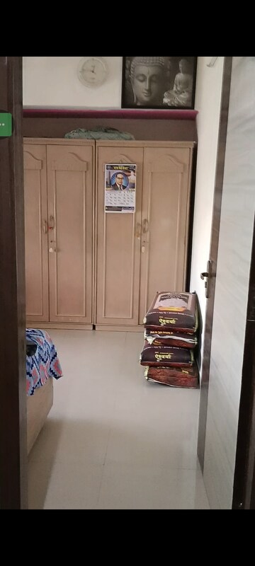 Furnished Amenities in 2 BHK Apartment at Thane West – for Sale