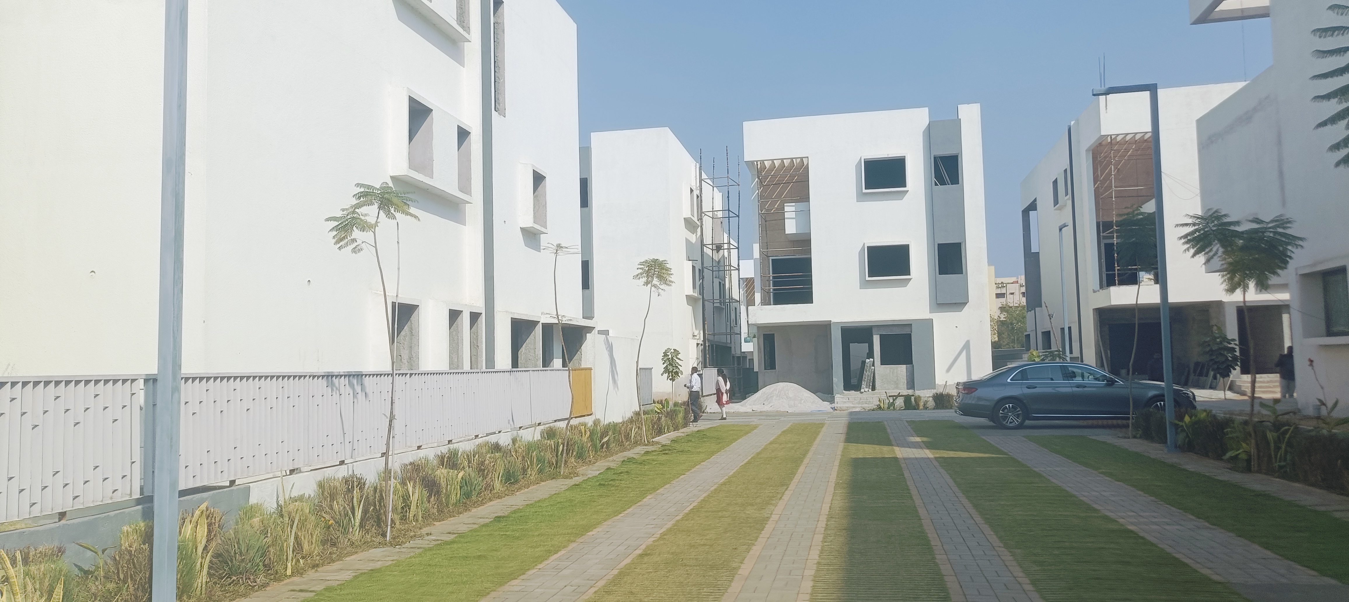 6 BHK + Pooja Room,Servant Room,Study Room,Extra Room 600 Sq.Yd. Villa in Devansh Signature Villas
