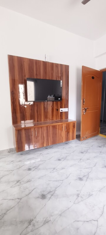 Room in 1.5 BHK Apartment at Ten Madhapur, Madhapur – for Rent