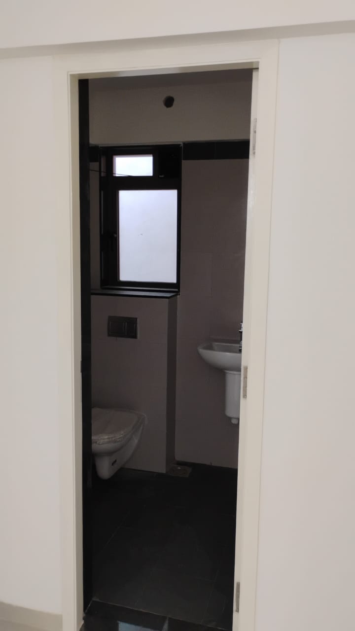 1 BHK + Extra Room Apartment For Sale in Kukreja Estate