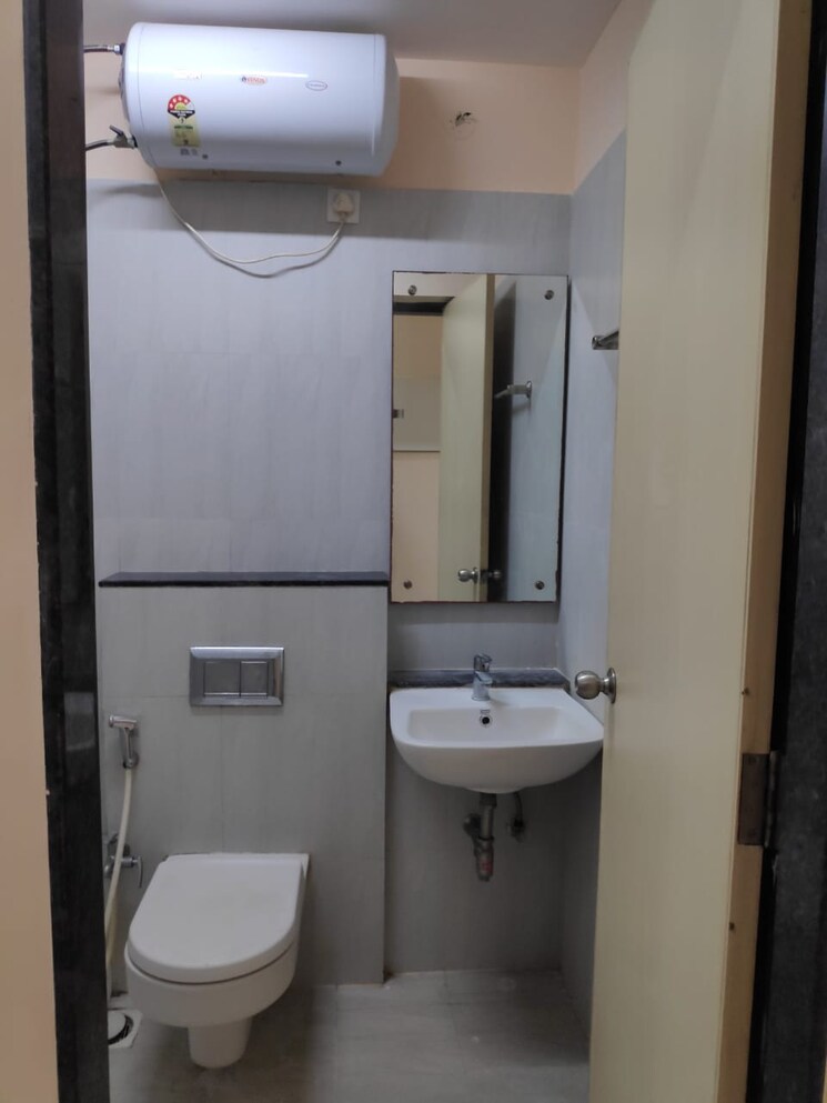 Bathroom, godrej-central 2 Bedroom 754 Sq.Ft. Apartment In Chembur Mumbai 8190023