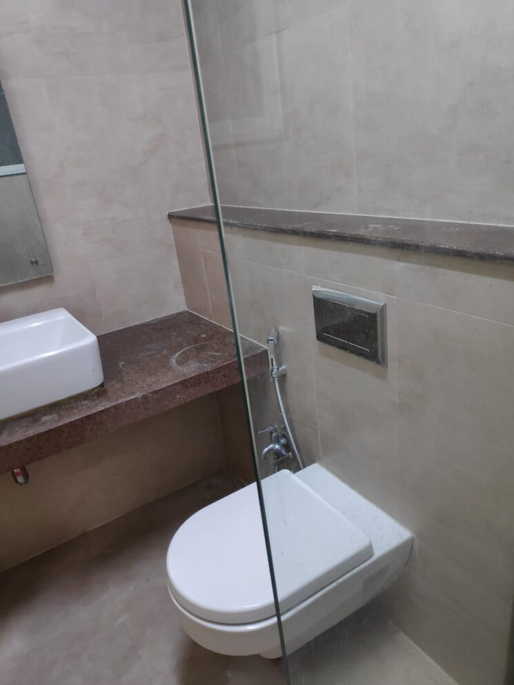 Bathroom, godrej-central 2 Bedroom 754 Sq.Ft. Apartment In Chembur Mumbai 8190023