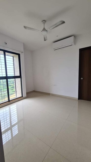 Room in 2 BHK Apartment at Lodha Downtown, Dombivli East – for Rent