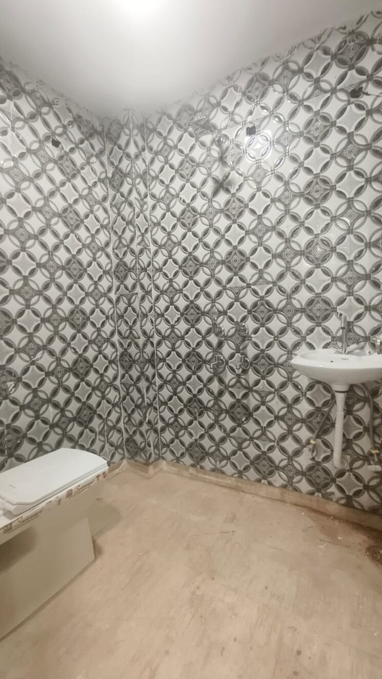 Bathroom, govindpuri 1 Bedroom 360 Sq.Ft. Builder Floor In Govindpuri Delhi 8190048