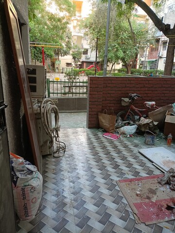Parking in 3.5 BHK Apartment at Hauz Khas – for Sale