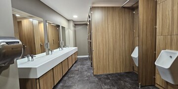 Room in  Office Space at Satellite Silver, Andheri East – for Rent