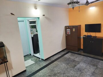 Room in 1 BHK Apartment at Sai Baba Complex Goregaon, Goregaon East – for Rent