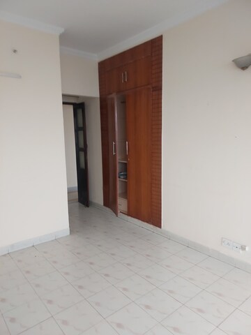 Room in 2 BHK Apartment at Ansal Sushant Estate, Sector 52 – for Rent