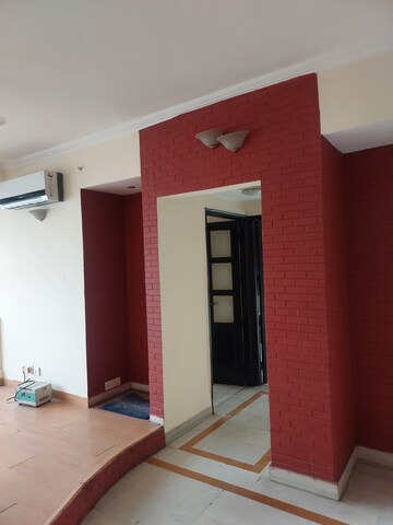 Room in 2 BHK Apartment at Ansal Sushant Estate, Sector 52 – for Rent