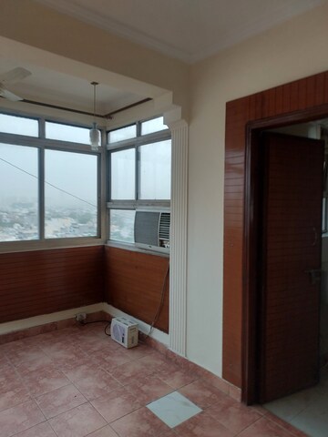 Room in 2 BHK Apartment at Ansal Sushant Estate, Sector 52 – for Rent