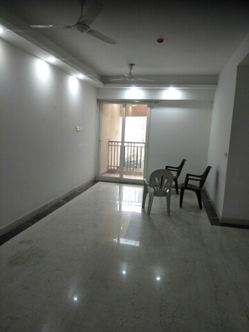Room in 3.5 BHK Apartment at Supertech ORB, Sector 74 – for Rent