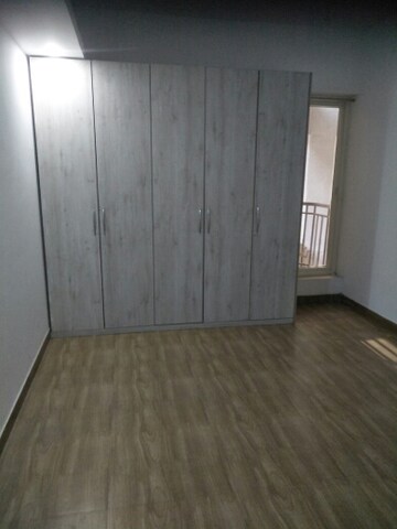 Room in 3.5 BHK Apartment at Supertech ORB, Sector 74 – for Rent