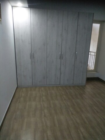 Room in 3.5 BHK Apartment at Supertech ORB, Sector 74 – for Rent