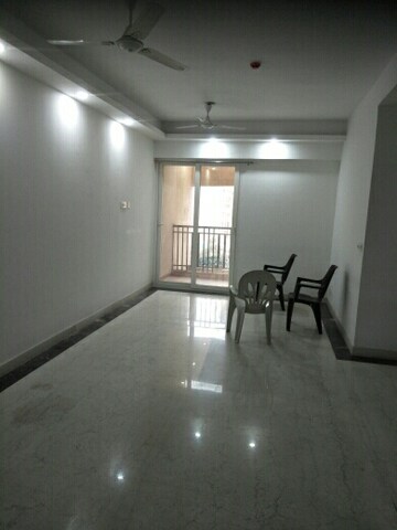 Room in 3.5 BHK Apartment at Supertech ORB, Sector 74 – for Rent