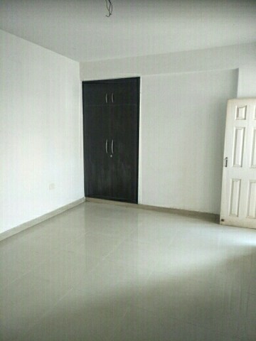 Room in 2 BHK Apartment at Supertech Cape Town, Sector 74 – for Rent