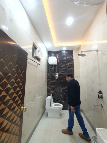 Master Bedroom in 5 BHK Independent House at Ansal Sushant Golf city, Sushant Golf City – for Rent