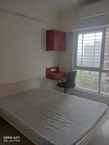 Room in 2 BHK Apartment at Lodha Amara, Kolshet Road – for Rent