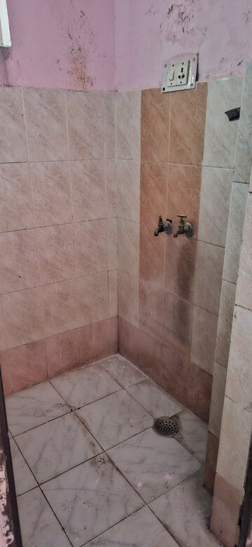 Room in 1 BHK Apartment at Sector 10 Greater Noida – for Rent