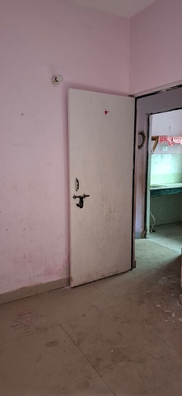 Room in 1 BHK Apartment at Sector 10 Greater Noida – for Rent