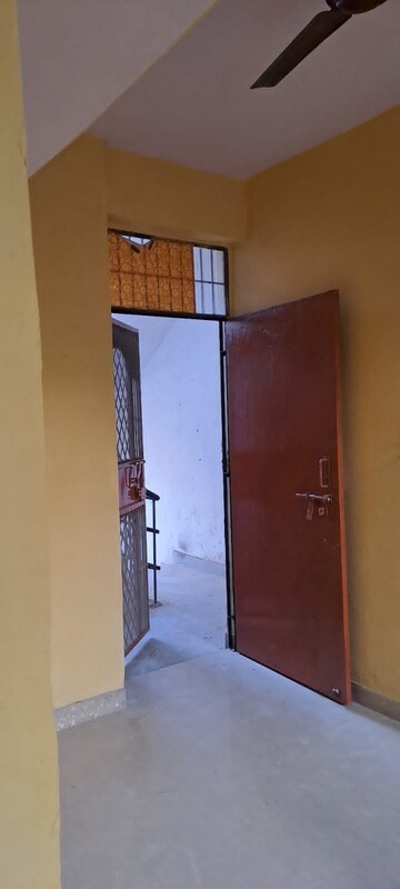 Furnished Amenities in 1 BHK Apartment at Sector 10 Greater Noida – for Rent