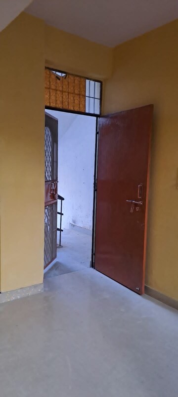 Furnished Amenities in 1 BHK Apartment at Sector 10 Greater Noida – for Rent