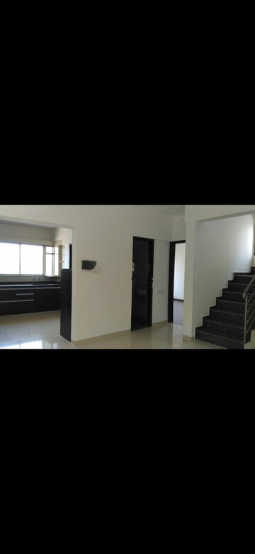 Room in 3 BHK Apartment at Gini Viviana, Balewadi – for Rent