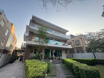 6+ BHK Independent House – Exterior View View at Sector 10a - for Sale