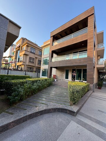 6+ BHK Independent House – Exterior View View at Sector 10a - for Sale