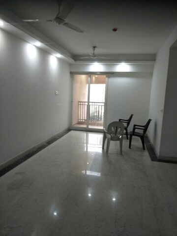 Room in 3.5 BHK Apartment at Supertech ORB, Sector 74 – for Rent