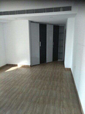 Room in 3.5 BHK Apartment at Supertech ORB, Sector 74 – for Rent