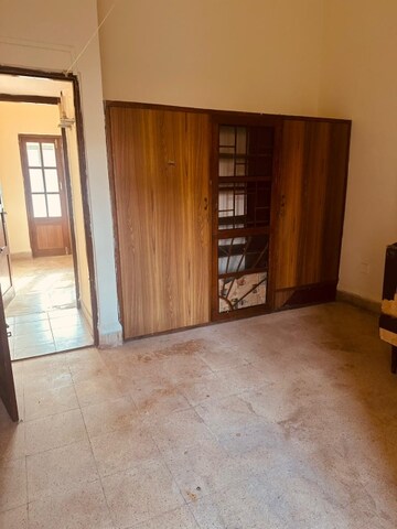 Room in 3 BHK Apartment at Miramar – for Rent