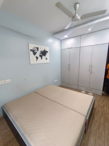 Room in 2 BHK Apartment at Greenwoods CHS, Andheri East – for Rent