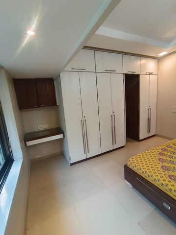 Room in 2 BHK Apartment at Greenwoods CHS, Andheri East – for Rent