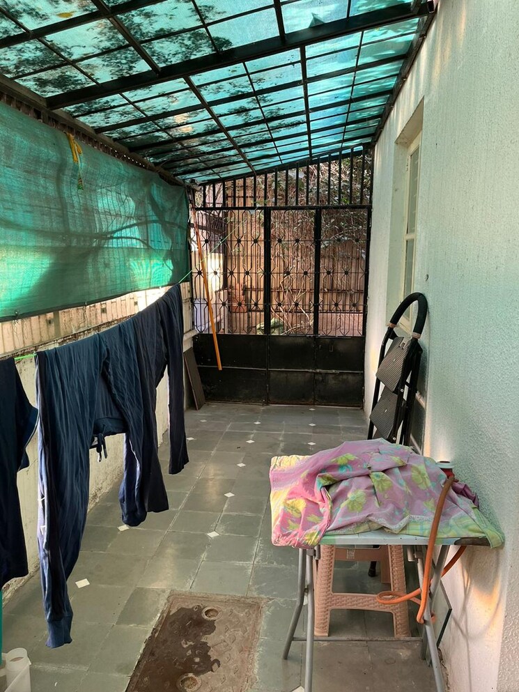  Parking, south bopal 4 Bedroom 2560 Sq.Yd. Villa In South Bopal Ahmedabad 8190416