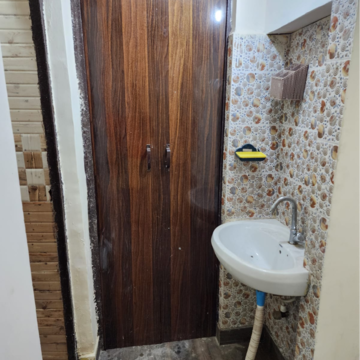 Bathroom in 1 BHK Apartment at Dwarka Sector 16 – for Rent
