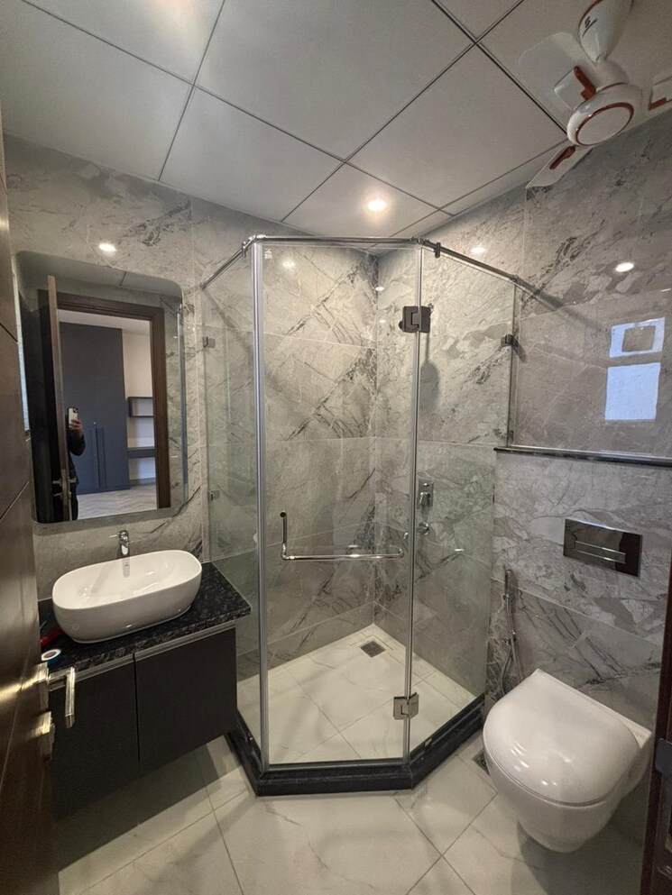 Bathroom, dlf-the-icon 4 Bedroom 2610 Sq.Ft. Apartment In Dlf Phase V Gurgaon 8190538