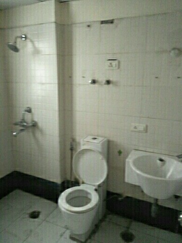 Bathroom in 2 BHK Apartment at Supertech Cape Town, Sector 74 – for Rent
