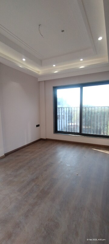 Room in 3 BHK Builder Floor at Dwarka – for Sale