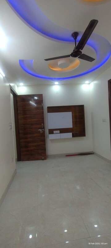 Building Lobby in 2 BHK Builder Floor at Uttam Nagar – for Sale