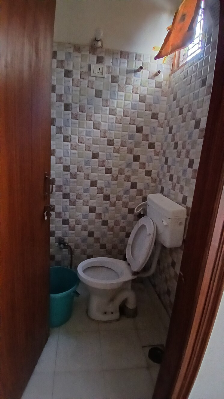 Bathroom, shaheen bagh 3 Bedroom 810 Sq.Ft. Apartment In Shaheen Bagh Delhi 8190683