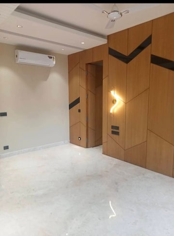 Room in 3 BHK Apartment at Emaar The Palm Drive-The Premier Terraces, Sector 66 – for Sale