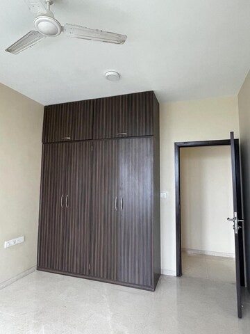 Room in 3 BHK Apartment at Oberoi Exquisite Goregaon, Goregaon East – for Rent