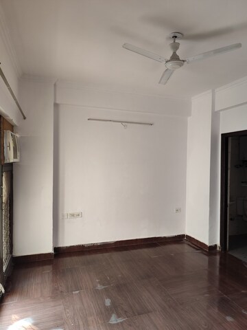 Room in 2 BHK Apartment at Aims Golf City, Sector 75 – for Rent